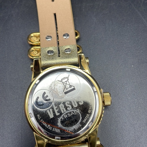 24HR DROP ⬇️ Versace Versus Gold Safety pin watch - Picture 6 of 6